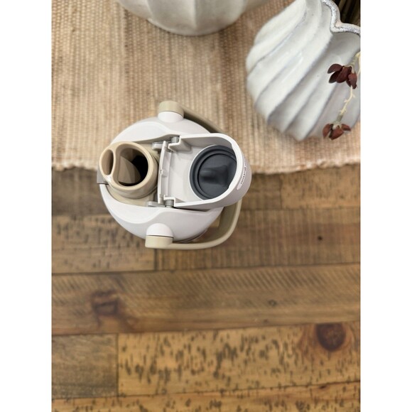 Special Edition Owala 30oz Stainless Steel FreeSip Water Bottle- Absolute Sleigh - Picture 4 of 8